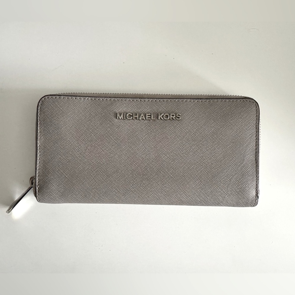Michael Kors Jet Set Large Travel Wallet